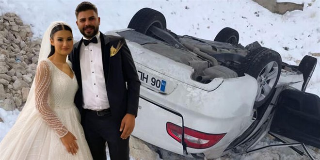 Düğün dönüşü kazada: Bir ölü üç yaralı