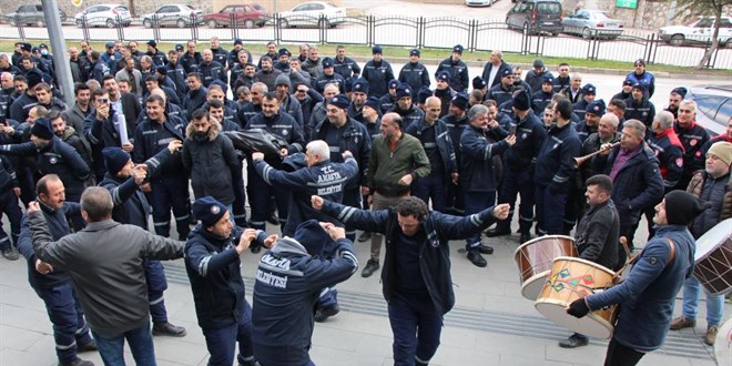 Toplu sözleşme belediye çalışanlarını güldürdü