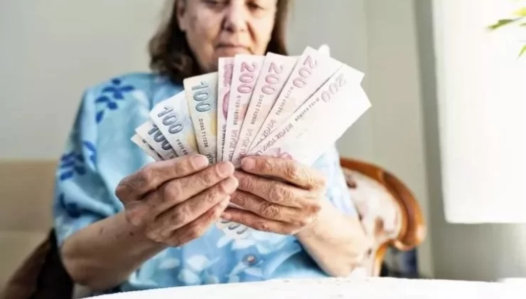 7.500 liralık zam emeklileri ikiye böldü!