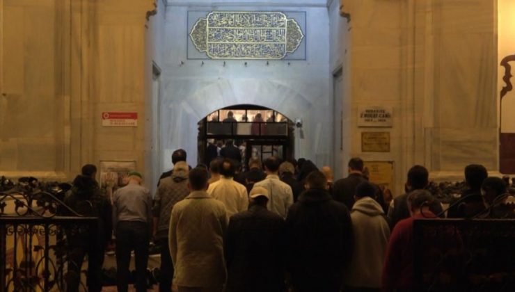 Bursa’da asırlık camide izdiham