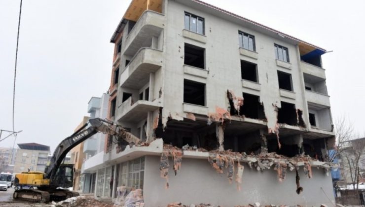 Bursa Yıldırım’da 137 kaçak yapı yıkıldı