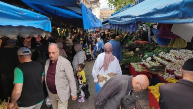 Yağışsız havayı gören Bursalılar çarşı-pazara akın etti