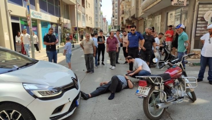 Otomobil motosiklete çarptı