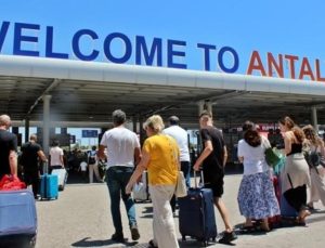 Antalya’da tüm zamanların yolcu rekoru kırıldı