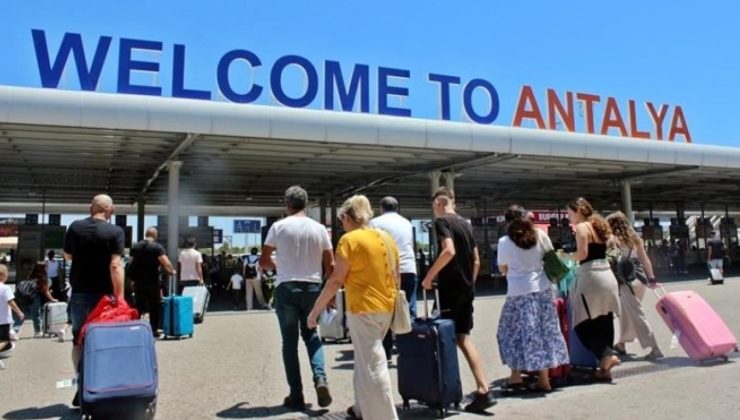 Antalya’da tüm zamanların yolcu rekoru kırıldı