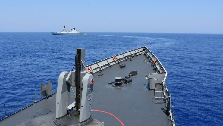 Doğu Akdeniz’de barış rüzgarları: Türk-Yunan gemileri yan yana
