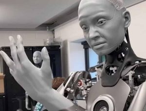 Google seviyeyi yükseltti: Robotlar artık etrafı izleyerek öğrenebilecek!