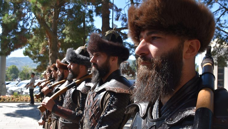 Ne yaparlarsa yapsınlar, Türk milletinin kutlu yürüyüşünü durduramayacaklardır.