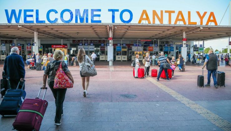 Antalya 8 ayda 10 milyonu aşkın turist ağırladı