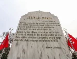 İstiklal Marşını mecliste ilk okuyan kişi kimdir?