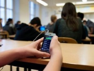 Okullardaki yasağı teknoloji bağımlılığı riskini azaltıyor