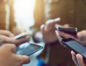 Gençlere cihaz desteğinin telefon satışlarını yüzde 20 artırması bekleniyor