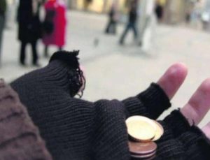 Valilikten karar: Dilencilere para vermek yasaklandı