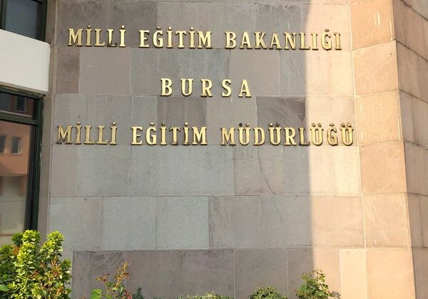 EĞİTİM İŞ; Bursa’dan  daha büyük kentler olmasına rağmen eğitimdeki skandallarda Bursa şehrinin daha çok adının anılması düşünülmesi gereken bir durumdur!