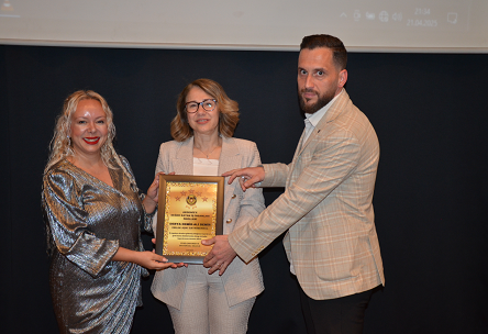 EMLAK SEKTÖRÜNE ÇİFT İMZA: DERYA VE ALİ DEMİR’E ANLAMLI ÖDÜL