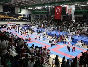 İzmir’de Tarih Yazıldı: Türkiye Kick Boks Şampiyonası’ndan Milli Takım Antrenörleri Öncülüğünde Büyük Başarı!