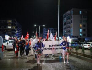 Nilüfer’de Cumhuriyet Coşkusu: Mavi İnci’den Kortej Yürüyüşüne Büyük Katılım