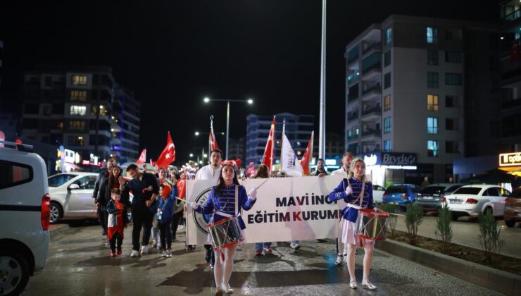 Nilüfer’de Cumhuriyet Coşkusu: Mavi İnci’den Kortej Yürüyüşüne Büyük Katılım