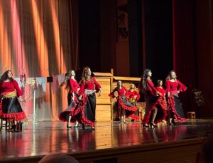 Unutulmaz bir tiyatro gecesi: Aşk, delilik ve tutku aynı sahnede buluştu