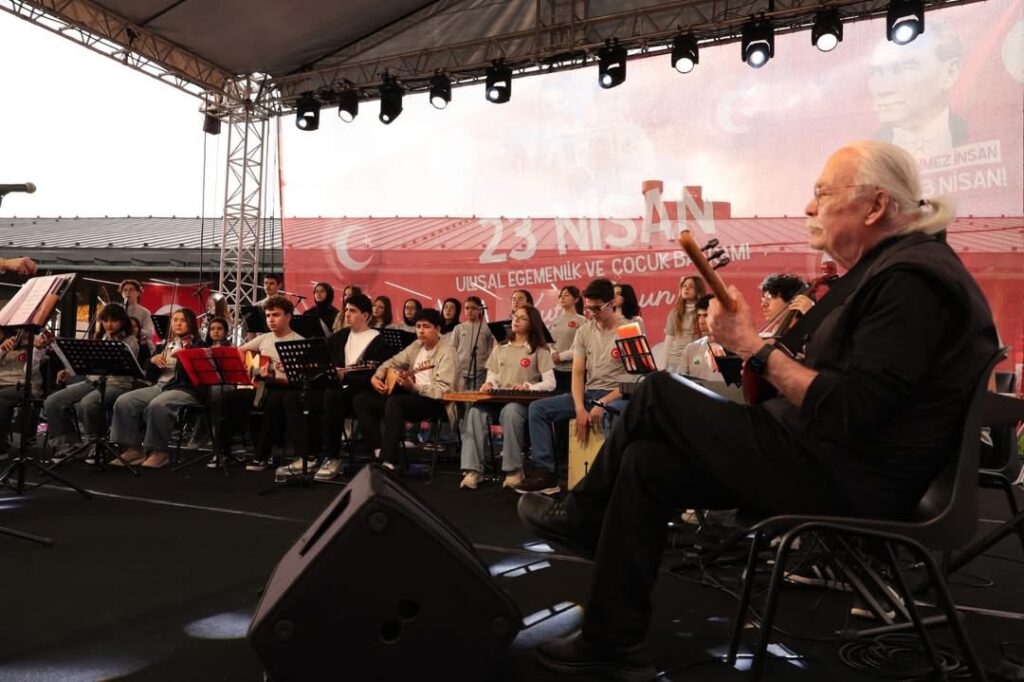 Cahit Berkay Osmangazi Meydanını Titretti