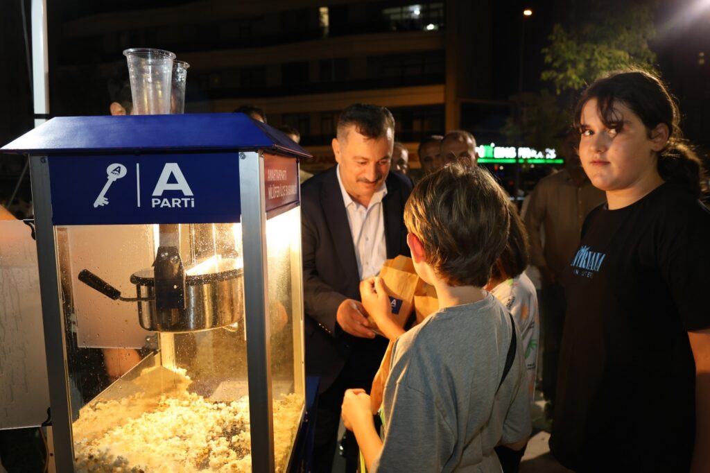 Anahtar Parti Nilüfer Teşkilatı 23 Nisan Parkı’nda Vatandaşlarla Buluştu