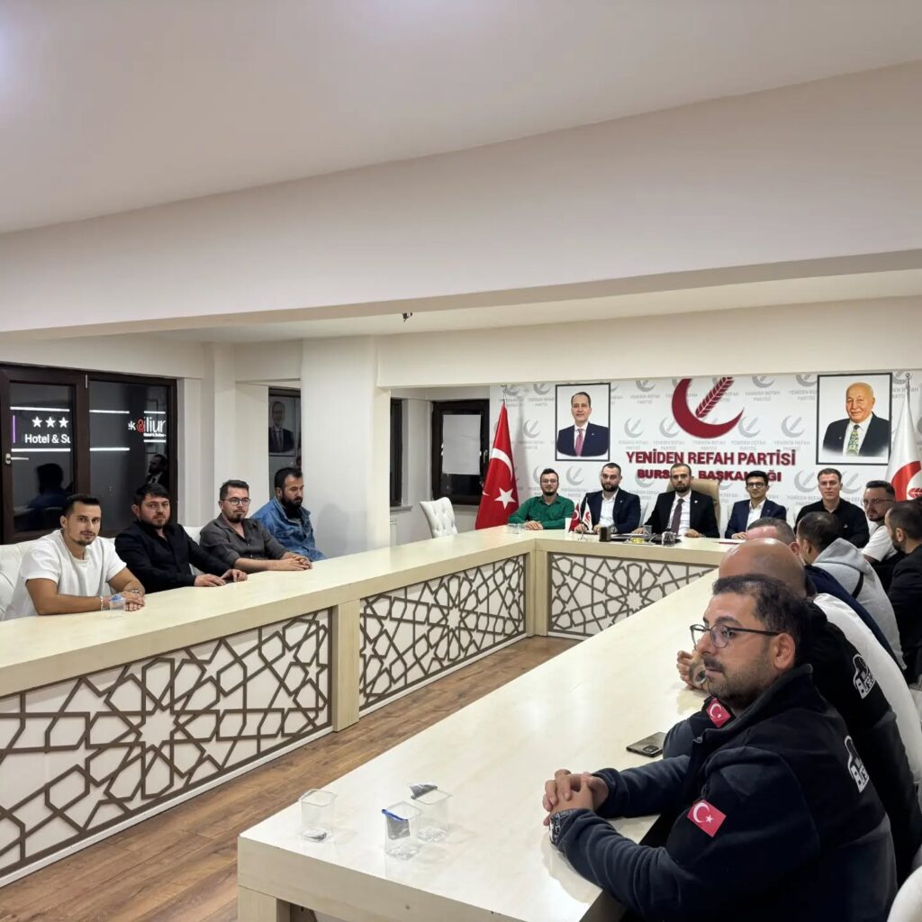 Yeniden Refah Partisi’nde Gençlik Kollarında Devir Teslim: “Gençlerimiz Geleceğimizin Teminatıdır”