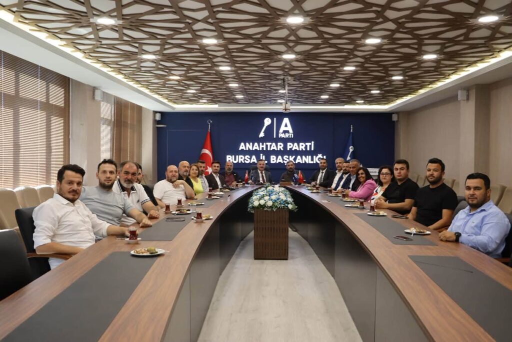Fikret Aslan, Livanespor Yönetimini Ağırladı: Bursa’da Spor ve Siyaset Buluşması